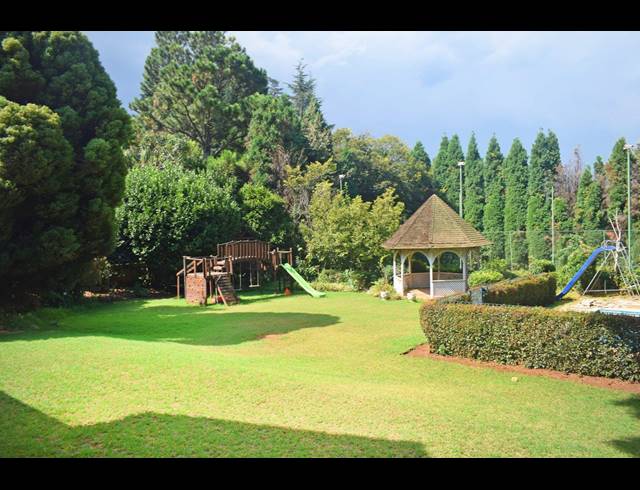 4 BEDROOM HOUSE FOR SALE IN HOUGHTON ESTATE